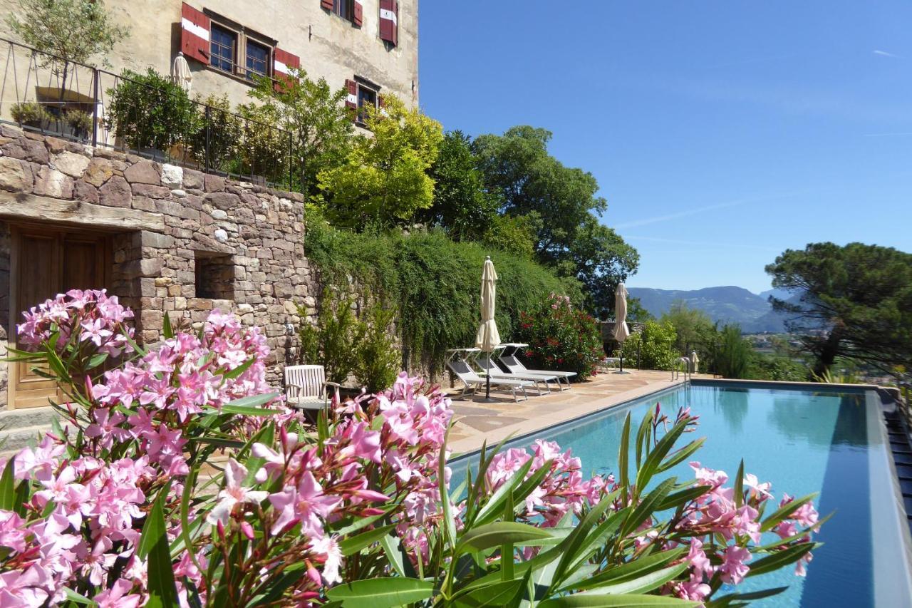Schloss Englar Eppan an der Weinstraße Buitenkant foto